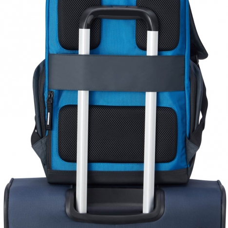 کوله-پشتی-دلسی-مدل-secuflap-آبی-202061002-نمای-نصب-شده-روی-دسته-چمدان