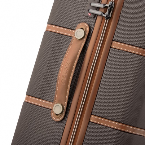 چمدان-دلسی-مدل-chatelet-air-شکلاتی-167282006-نمای-زیپ-و-دسته-چمدان